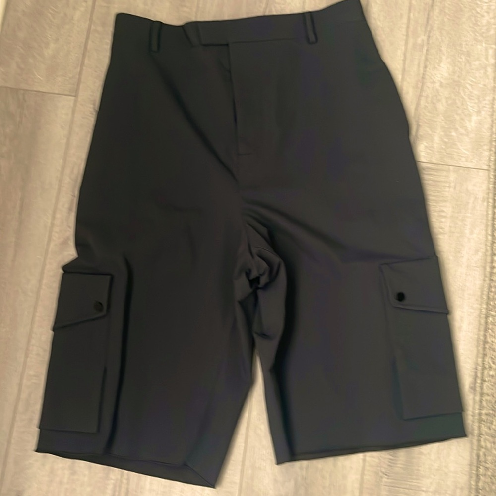 BottegaVeneta short carpenter style pant.
